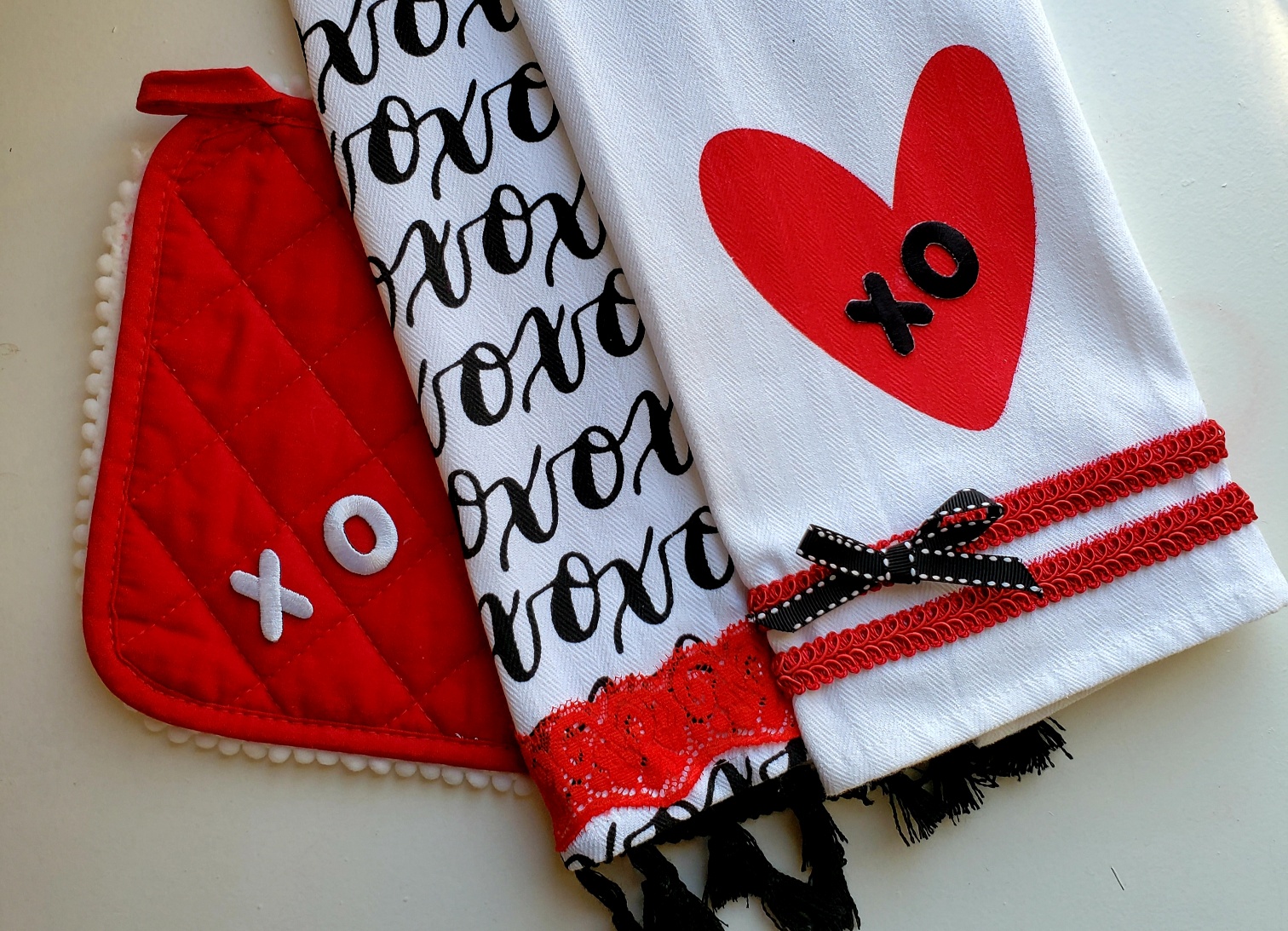 DIY No Sew Valentine's Day Tea Towel Apron and Kitchen Gifts - Trims By The  Yard